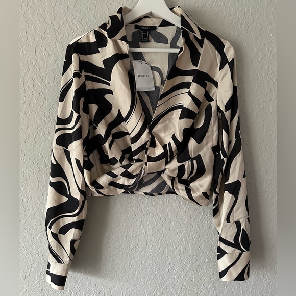 Woman’s Plunging Abstract Print Top - Picture 5 of 5